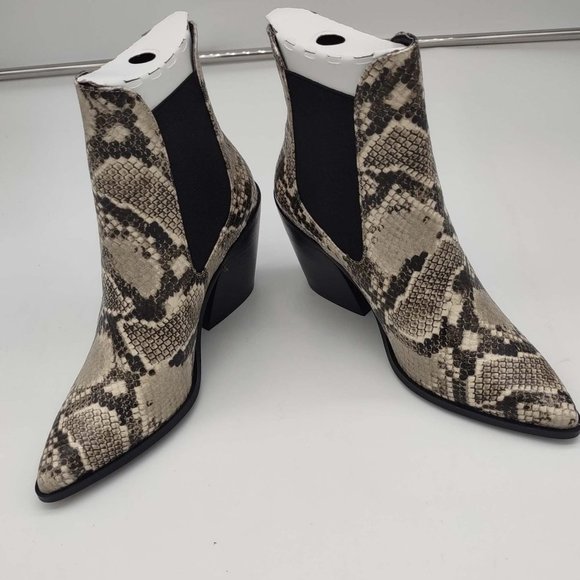 NWT Steve Madden Wonens Riding Boots Snake Skin Print Size 7 - Picture 1 of 6